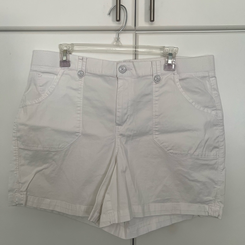 Gloria Vanderbilt Women's White Cargo Shorts Sz 16